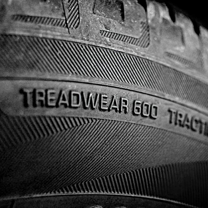 Коэффициент износостойкости шин Treadwear: понятие, особенности, обозначения